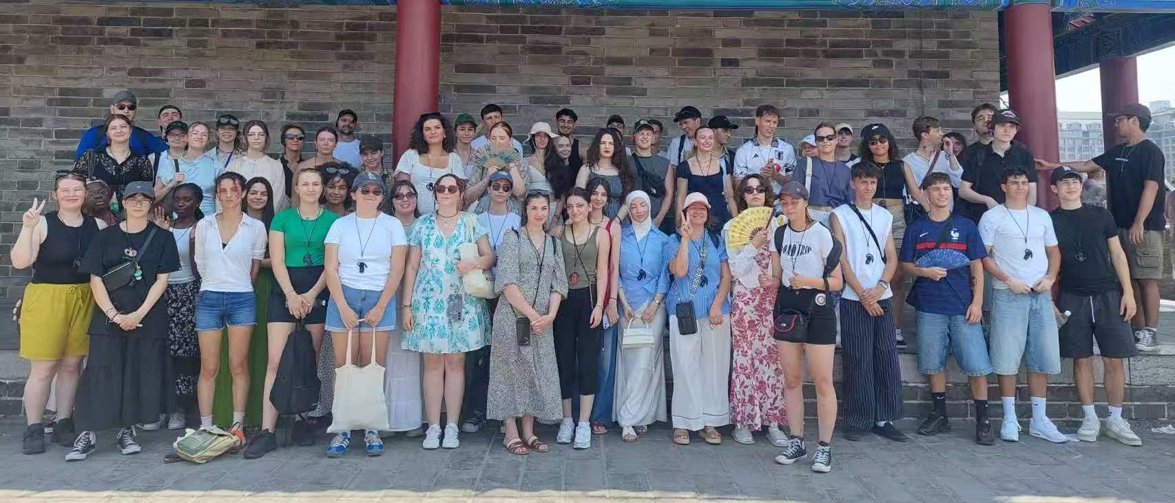 来自21个国家的232名国际学生在开云在线暑期短期班学习