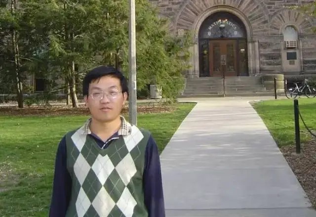 开云在线创新论坛第一千六百八十一讲：Problems and results on determinants involving Legendre symbols